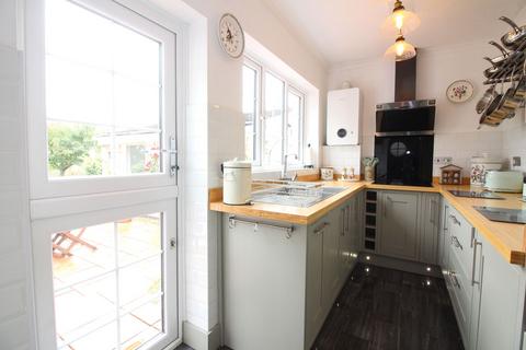 70 Bridgnorth Road, Wombourne, Wolverhampton, WV5 0AQ