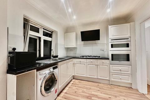 3 bedroom flat to rent, Florida Road, Norbury, London, CR7