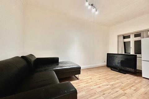 3 bedroom flat to rent, Florida Road, Norbury, London, CR7