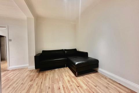 3 bedroom flat to rent, Florida Road, Norbury, London, CR7