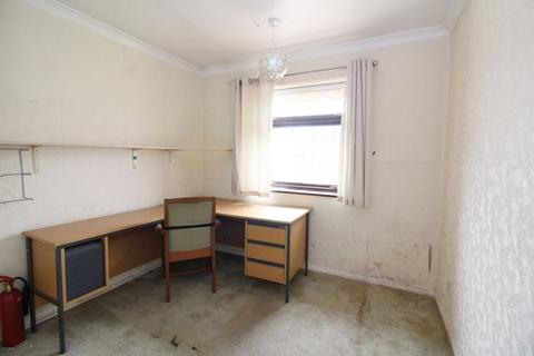 68 Aretha Close, Kingswinford, DY6 8SW
