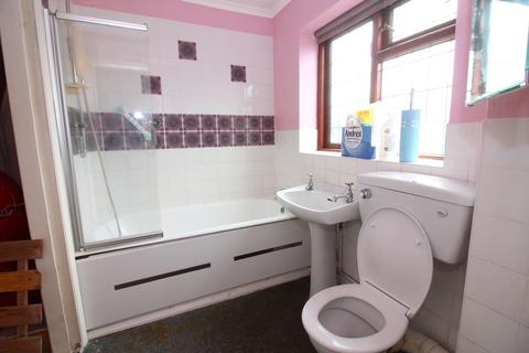 68 Aretha Close, Kingswinford, DY6 8SW