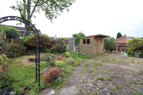 68 Aretha Close, Kingswinford, DY6 8SW