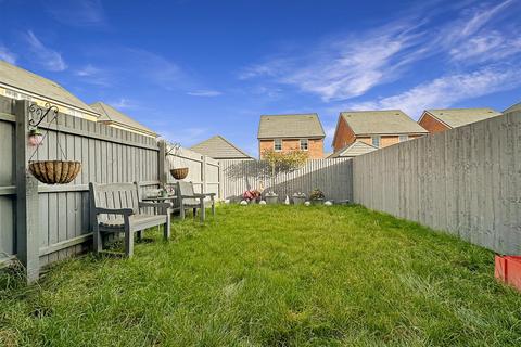 2 bedroom semi-detached house for sale, Halifax Road, Fernwood, Newark