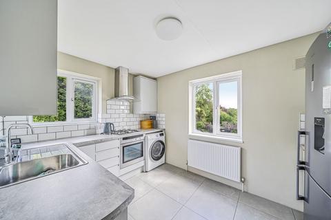 3 bedroom flat for sale, Edgeworth Close, London