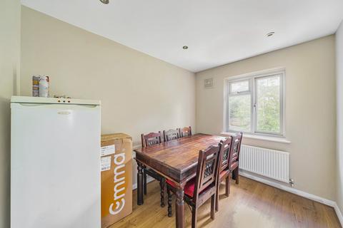 3 bedroom flat for sale, Edgeworth Close, London