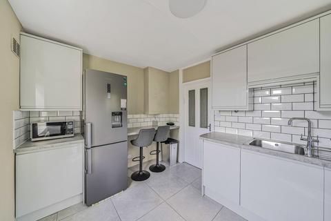 3 bedroom flat for sale, Edgeworth Close, London