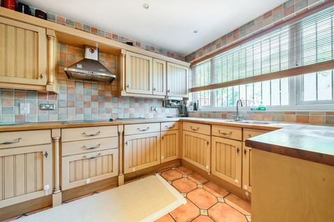 3 bedroom semi-detached house to rent, Okehampton Crescent Welling DA16