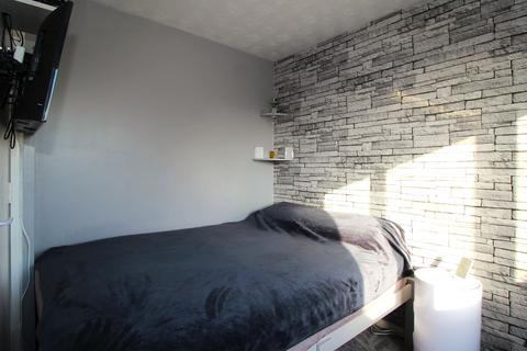 43 Leston Close, Rainham, RM13 9NF