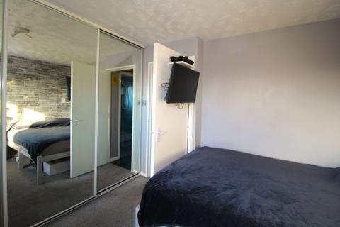43 Leston Close, Rainham, RM13 9NF