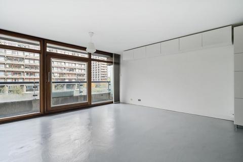 Studio to rent, John Trundle Court, Barbican, London, EC2Y