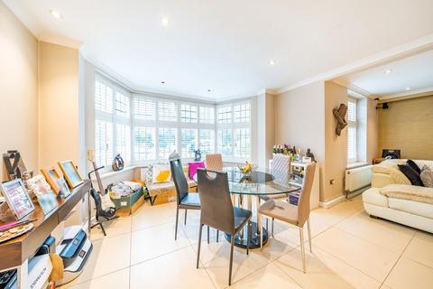 3 bedroom flat for sale, Portsmouth Road, Putney