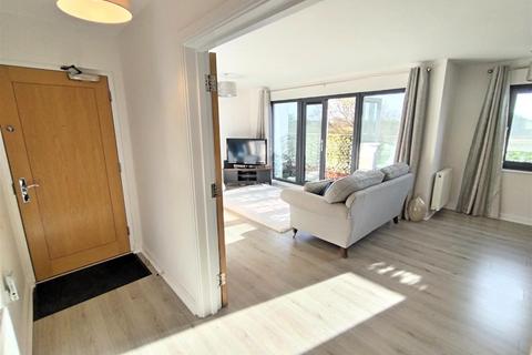 2 bedroom apartment for sale, St Margarets Court, Marina, Swansea