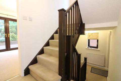 10 Westcott Close, Kingswinford, DY6 8NJ