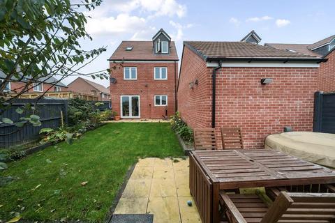 4 bedroom detached house for sale, Thatcham,  Berkshire,  RG19