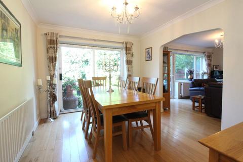 10 Broadfield Close, Kingswinford, DY6 9PY