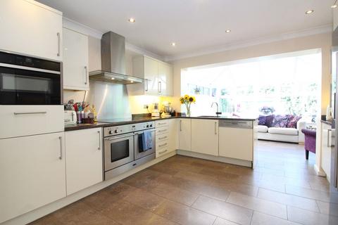 10 Broadfield Close, Kingswinford, DY6 9PY