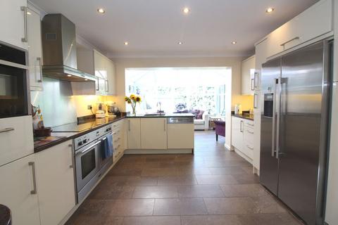 10 Broadfield Close, Kingswinford, DY6 9PY