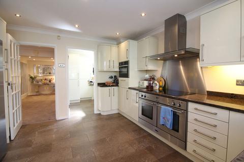 10 Broadfield Close, Kingswinford, DY6 9PY
