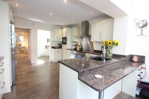 10 Broadfield Close, Kingswinford, DY6 9PY