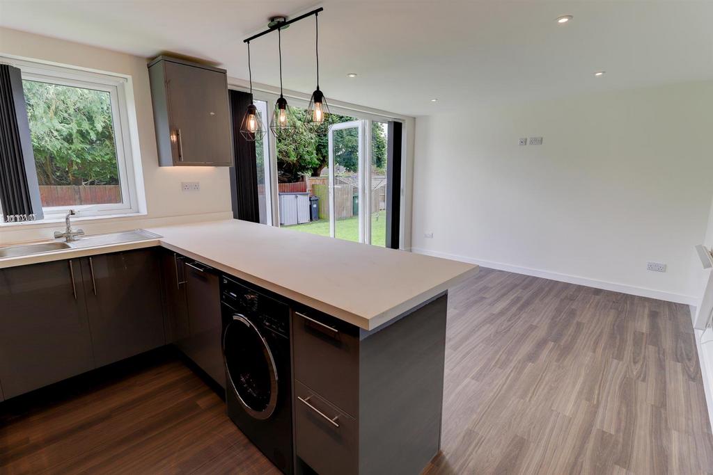 Breakfast Bar/Open Plan Living