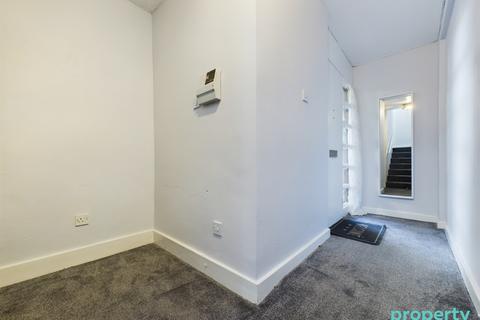 2 bedroom flat to rent, Lenzie Place, Springburn, Glasgow, G21