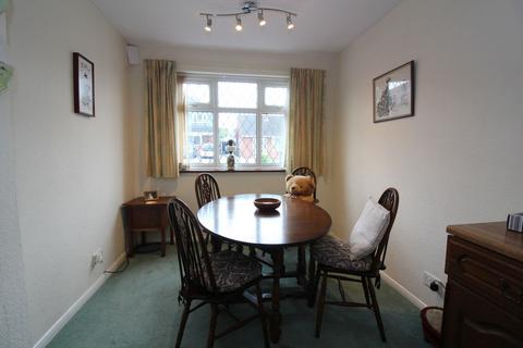 22 Berkeley Drive, Kingswinford, DY6 9DT
