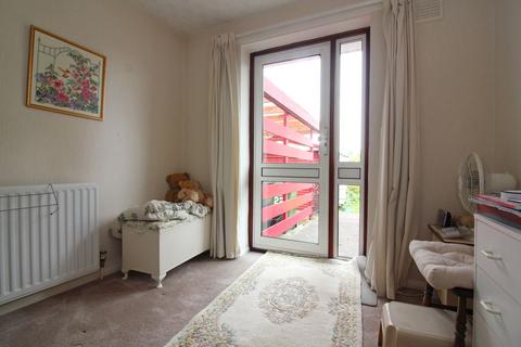 22 Berkeley Drive, Kingswinford, DY6 9DT