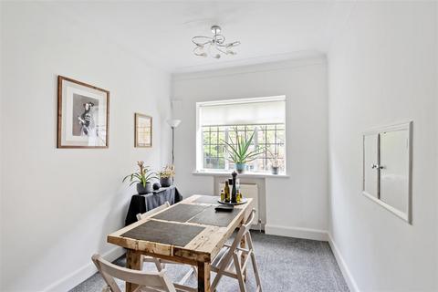 2 bedroom flat for sale, Tudor Close, Belsize Park, NW3