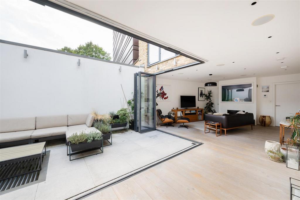 185 C Northchurch Road Hi-8.jpg
