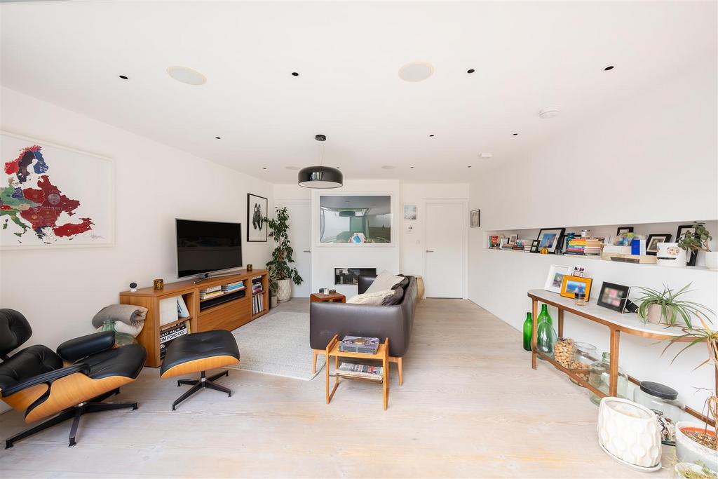 185 C Northchurch Road Hi-10.jpg