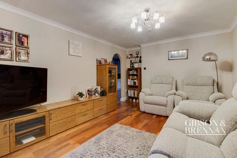 3 bedroom end of terrace house for sale, Beeston Courts, Basildon, SS15