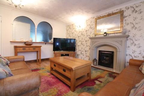 12 Ashdale Close, Kingswinford, DY6 7DN