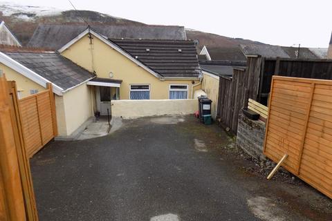 3 bedroom flat to rent, Commercial Street, Ystalyfera, SA9 2HS