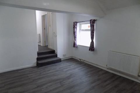 3 bedroom flat to rent, Commercial Street, Ystalyfera, SA9 2HS