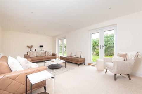 37 Beechwood Drive, Meopham, Gravesend, DA13 0TX