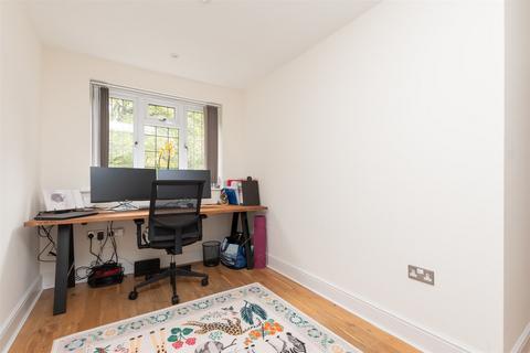 37 Beechwood Drive, Meopham, Gravesend, DA13 0TX