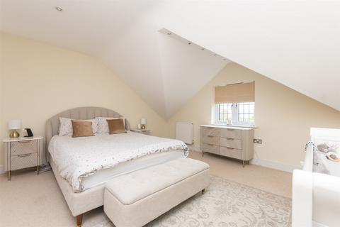 37 Beechwood Drive, Meopham, Gravesend, DA13 0TX