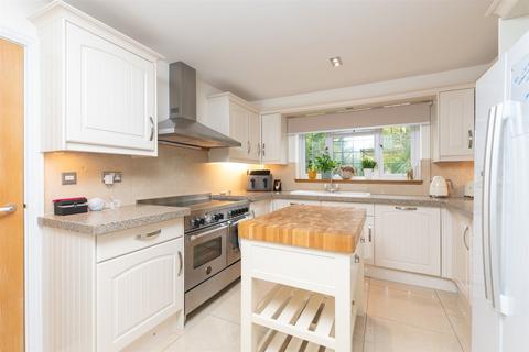 37 Beechwood Drive, Meopham, Gravesend, DA13 0TX