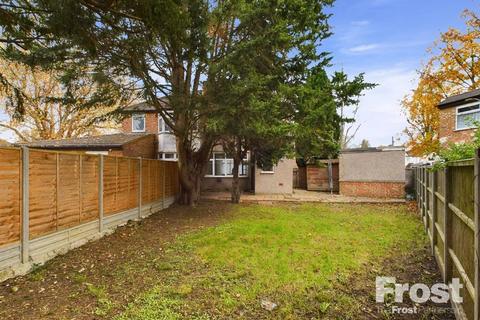 3 bedroom semi-detached house for sale, Petersfield Road, Staines-upon-Thames, Surrey, TW18