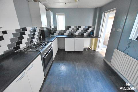 4 bedroom terraced house for sale, Laws Street, Pembroke Dock