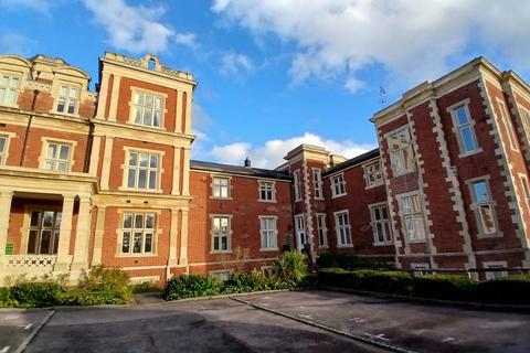 2 bedroom apartment to rent, Royal Earlswood Park, Redhill