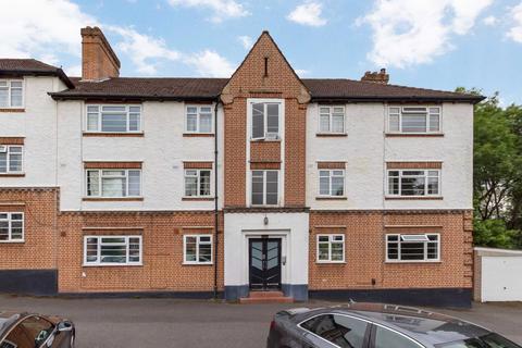 2 bedroom flat to rent, Manor Road, Twickenham TW2