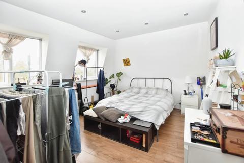 3 bedroom flat to rent, Anerley Hill Crystal Palace SE19