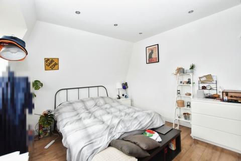 3 bedroom flat to rent, Anerley Hill Crystal Palace SE19