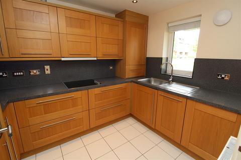 3 bedroom townhouse to rent, Neath Farm Court, Cambridge