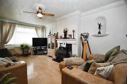 2 bedroom terraced house for sale, Garrick Close, Hull