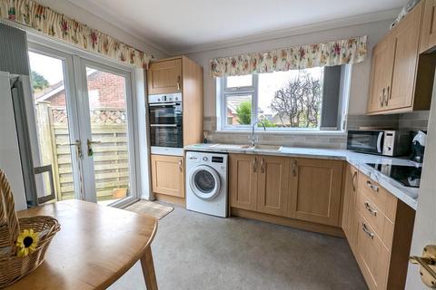 2 bedroom semi-detached bungalow for sale, Burniston Gardens, Burniston, Scarborough