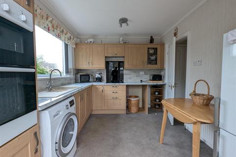 2 bedroom semi-detached bungalow for sale, Burniston Gardens, Burniston, Scarborough