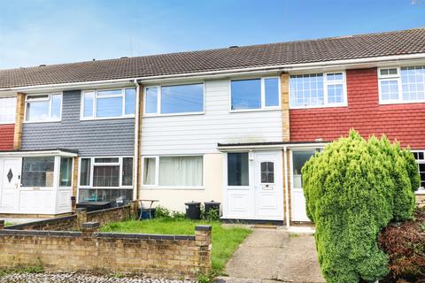 3 bedroom terraced house to rent, Bramble Road, Leigh-On-Sea